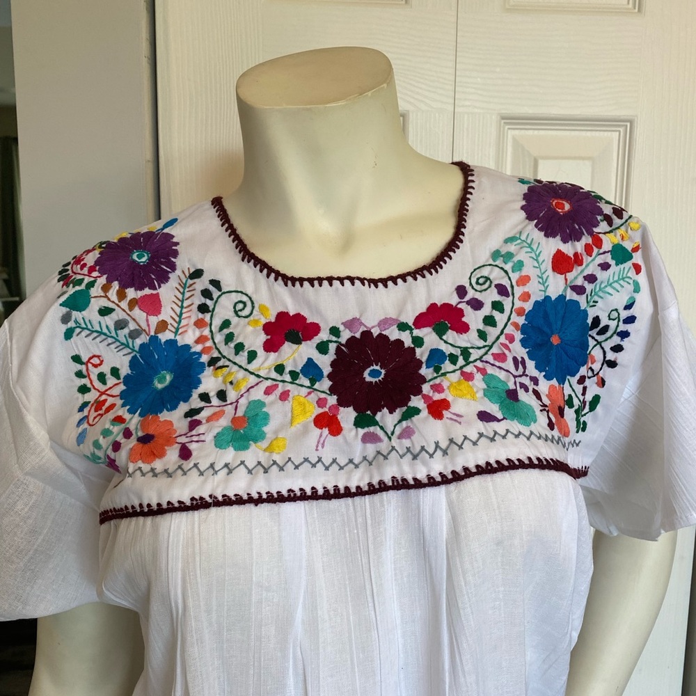 🇲🇽 NWT Traditional Mexican blouse. - Picture 10 of 16